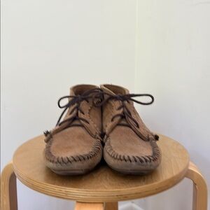 Minnetonka Tan Moccasins for Women Sz 8